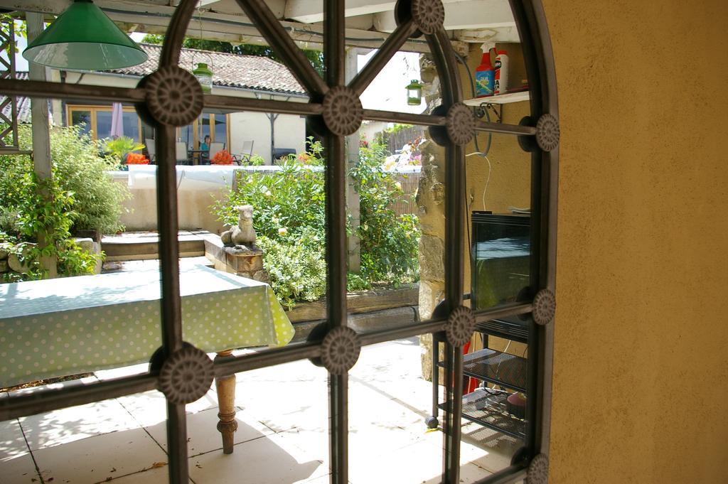 L'Ancienne Forge 27 Rue De La Creche Bourg Born Bed & Breakfast Villereal Bagian luar foto